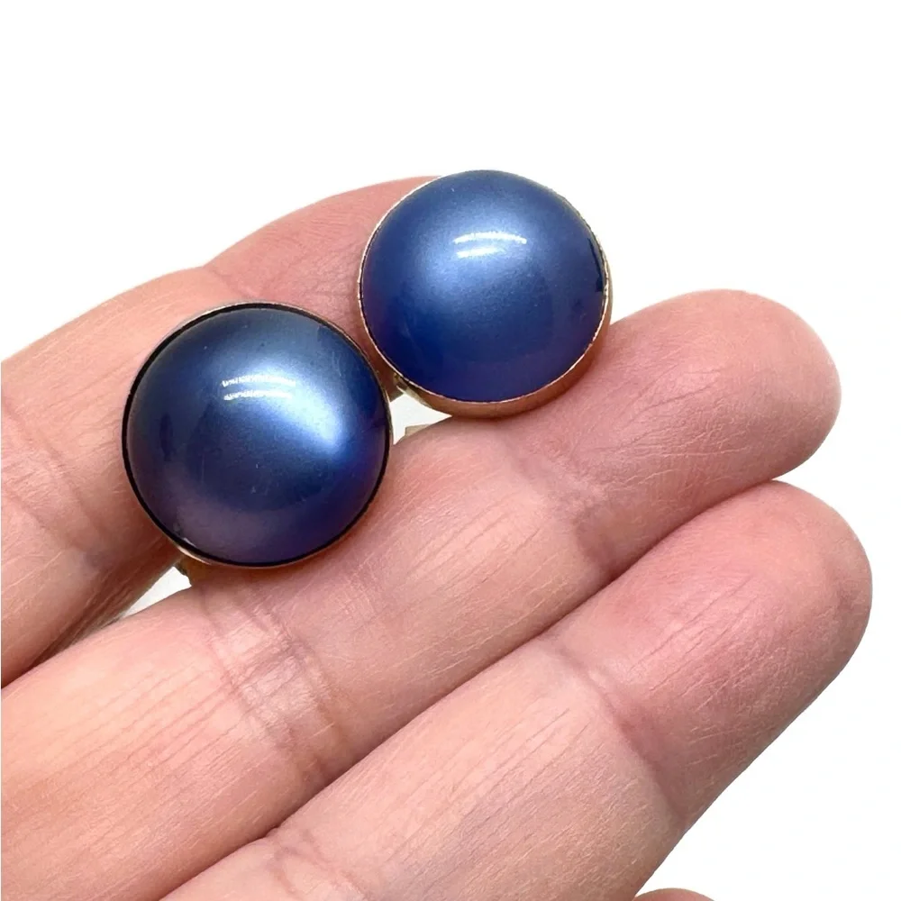SWANK Vintage Blue Moonglow Lucite Dome Cuff Links in Goldtone